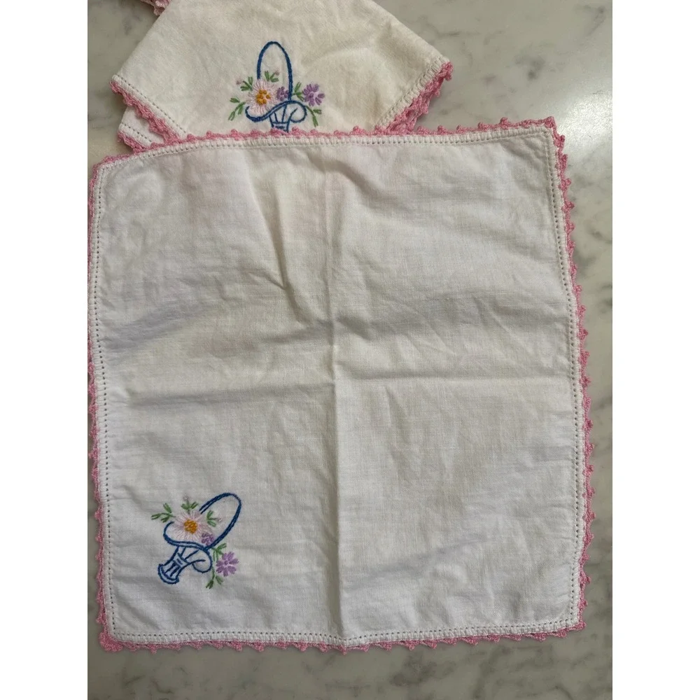Vintage Embroidered Flower Basket Handkerchiefs Pink Crochet Lace‎ Trim Set of 4